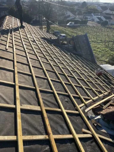 Travaux de pose de volige avec ecran et liteaux bois à Rochefort, Rochefort, GALOPIN Toiture