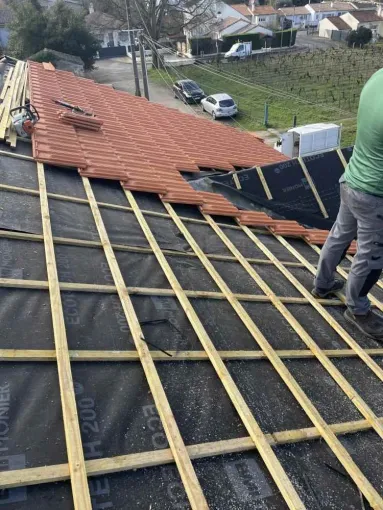 Pose d’écran sous toiture avec pose de liteaux bois a saintes, Rochefort, GALOPIN Toiture