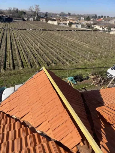 Installation d’un faîtage avec closoir et tuile faîtière à St agnan, Rochefort, GALOPIN Toiture