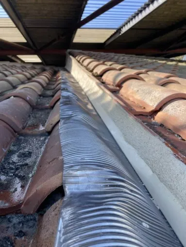 Installation de bavette solin plomb à l’ussant, Rochefort, GALOPIN Toiture