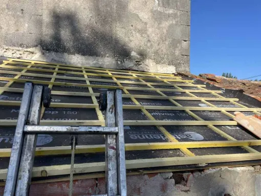 Démontage d’une cheminée avec remaniement de toiture à Breuil-Magné, Rochefort, GALOPIN Toiture