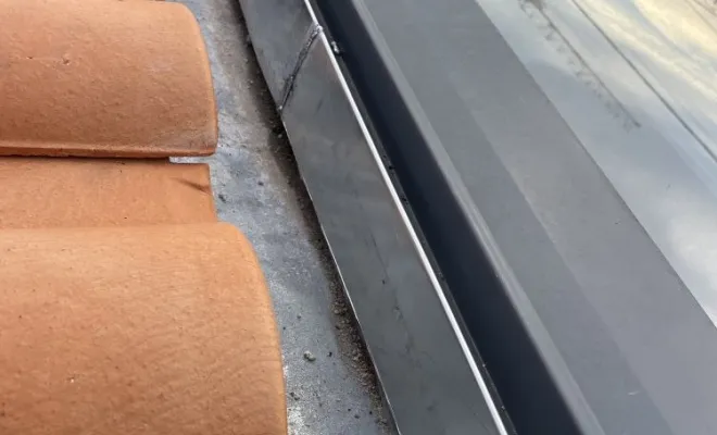 Réparation d’un Velux avec bavette, en zinc à Tonnay Charente, Rochefort, GALOPIN Toiture