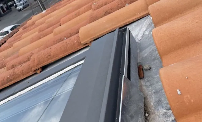 Réparation d’un Velux avec bavette, en zinc à Tonnay Charente, Rochefort, GALOPIN Toiture