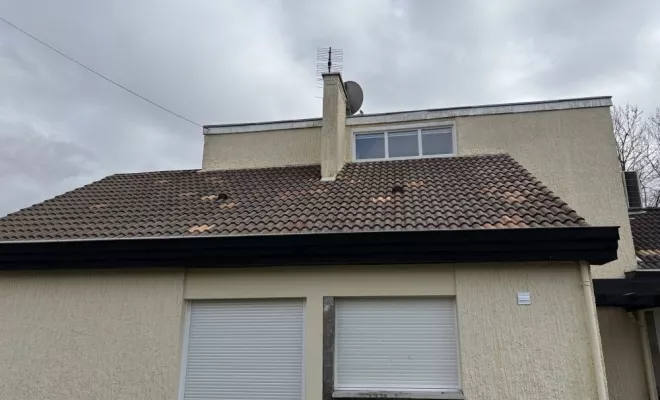 Rénovation d’une toiture en fibro ciment avec traitement des tuiles et application d’une peinture, revêtement semi épée, plastifié pour Tuile un Royan, Rochefort, GALOPIN Toiture