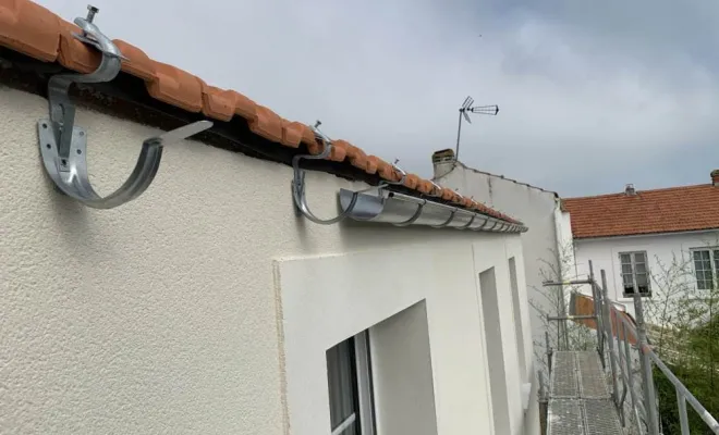 Installation de gouttières zinc à Fouras, Rochefort, GALOPIN Toiture
