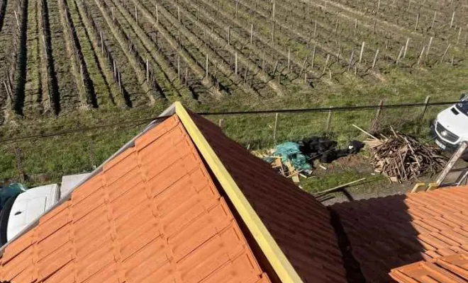 Installation d’un faîtage avec closoir et tuile faîtière à St agnan, Rochefort, GALOPIN Toiture