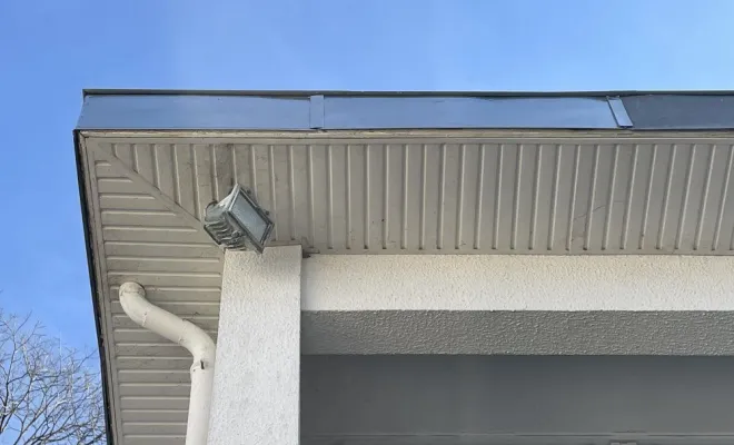 Installation d’entablement en zinc sur bandeau bois à Soubise, Rochefort, GALOPIN Toiture