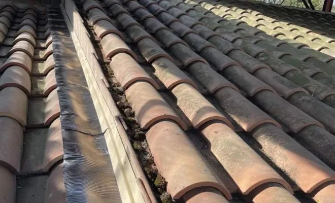 Installation de bavette solin plomb à l’ussant, Rochefort, GALOPIN Toiture