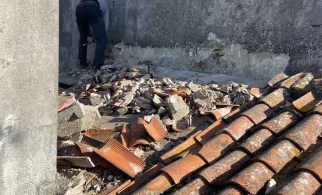 Démontage d’une cheminée avec remaniement de toiture à Breuil-Magné, Rochefort, GALOPIN Toiture