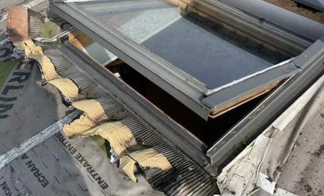 Remplacement d’un entourage de velux en zinc à Tonnay charente, Rochefort, GALOPIN Toiture