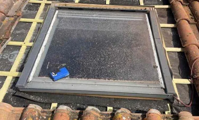 Remplacement d’un entourage de velux en zinc à Tonnay charente, Rochefort, GALOPIN Toiture