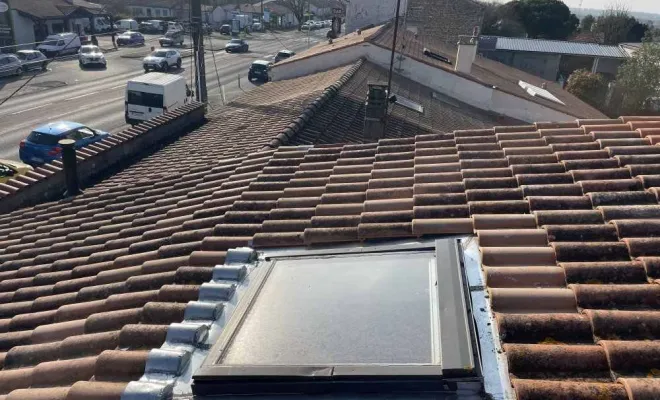 Remplacement d’un entourage de velux en zinc à Tonnay charente, Rochefort, GALOPIN Toiture