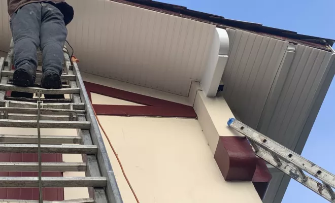 Pose d’avant toit en PVC à Saintes, Rochefort, GALOPIN Toiture