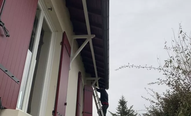 Pose d’avant toit en PVC à Saintes, Rochefort, GALOPIN Toiture