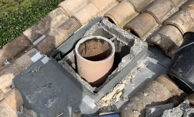 Travaux de dépose conduit de cheminée à Saintes, Rochefort, GALOPIN Toiture