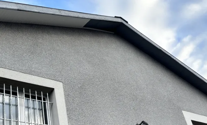 Rénovation sur avant toit à Saintes avec pose de l’embout PVC et bandeau PVC blanc, Rochefort, GALOPIN Toiture